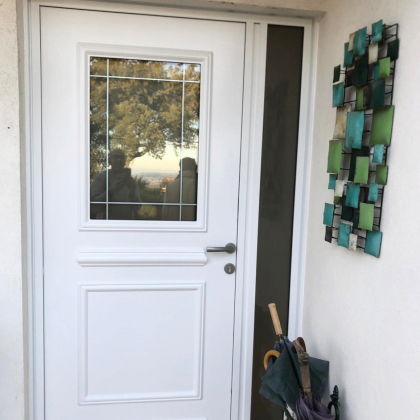 Installation d'une Porte d'Entre en aluminium K-LINE tierc aux Adrets-de-l'Estrel
