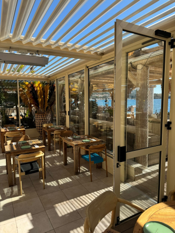 pergola fermeture terrasse restaurant agay baies kline finitions